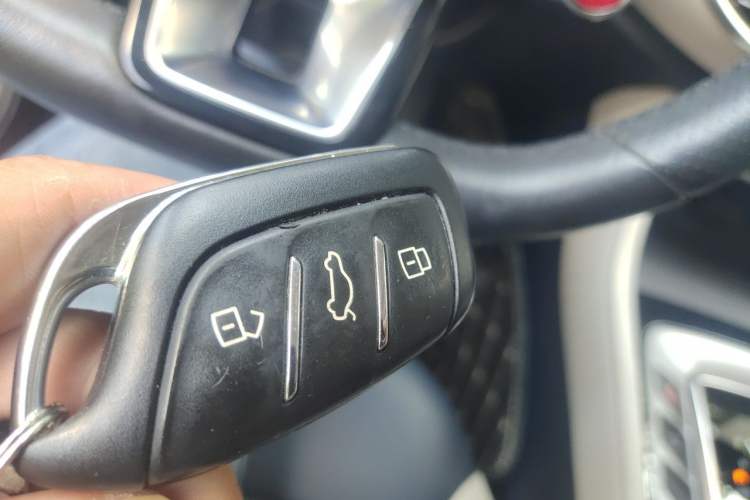 Used MG Pilot 2021 300TGI Automatic Two-Wheel Drive Trophy Deluxe Edition Vehicle Key