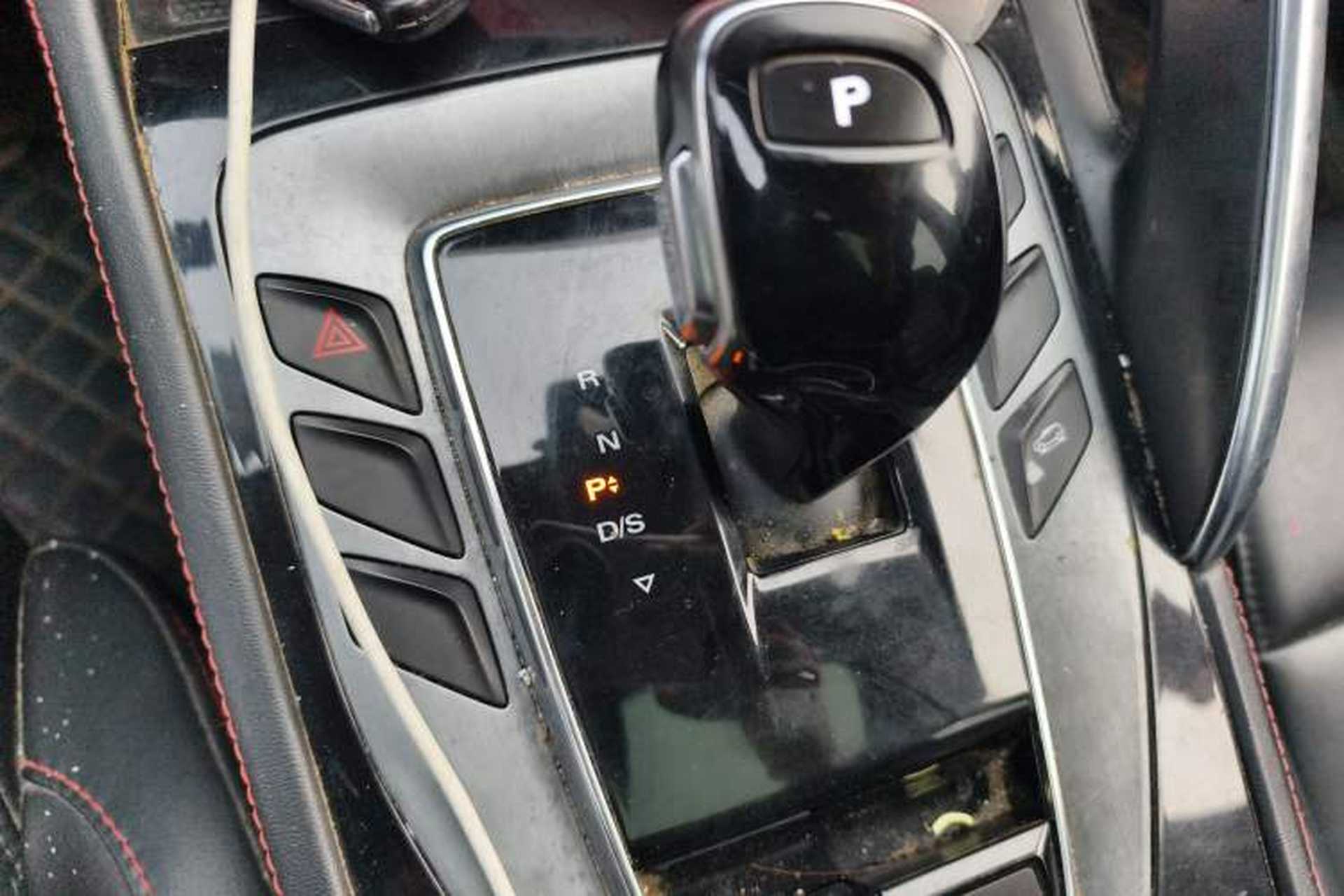 Used MG Pilot 2021 300TGI Automatic Two-Wheel Drive Fuel-Efficient Luxury Edition Gear Lever