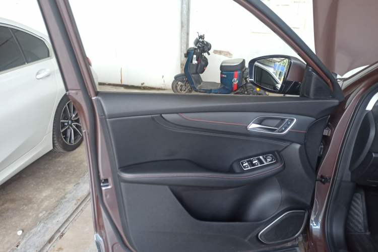 Used MG Pilot 2021 300TGI Automatic Two-Wheel Drive Fuel-Efficient Luxury Edition Interior 7