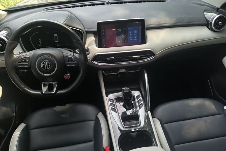 Used MG Pilot 2021 300TGI Automatic Two-Wheel Drive Trophy Deluxe Edition Center Console