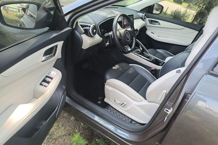 Used MG Pilot 2021 300TGI Automatic Two-Wheel Drive Trophy Deluxe Edition Driver Seat