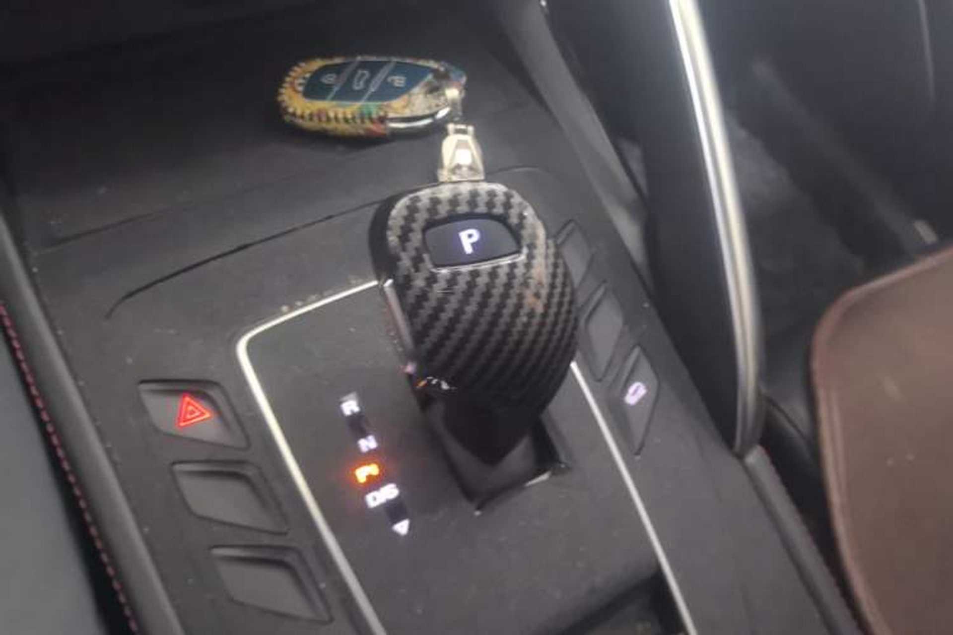 Used MG Pilot 2021 300TGI Automatic Two-Wheel Drive Fuel-Efficient Luxury Edition Gear Lever