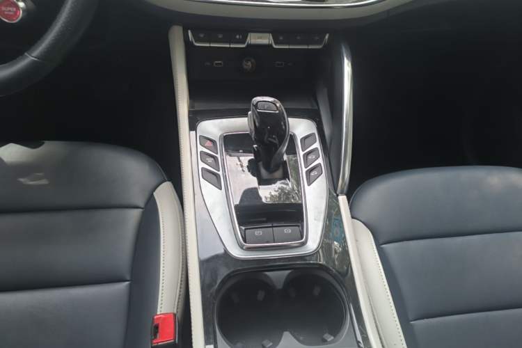 Used MG Pilot 2021 300TGI Automatic Two-Wheel Drive Trophy Deluxe Edition Gear Lever