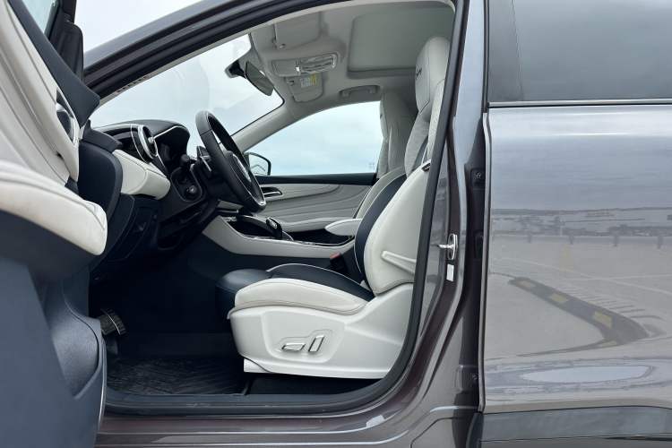 Used MG Pilot 2021 300TGI Automatic Two-Wheel Drive Trophy Deluxe Edition Interior 4