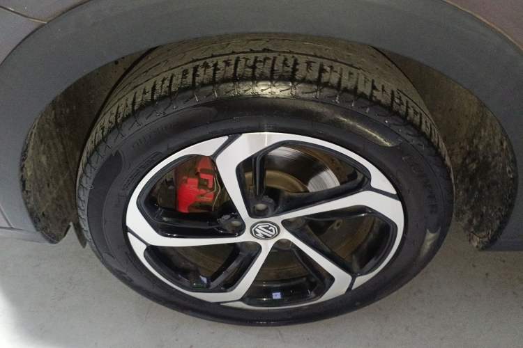 Used MG Pilot 2021 300TGI Automatic Two-Wheel Drive Trophy Deluxe Edition Left Front Wheel Hub