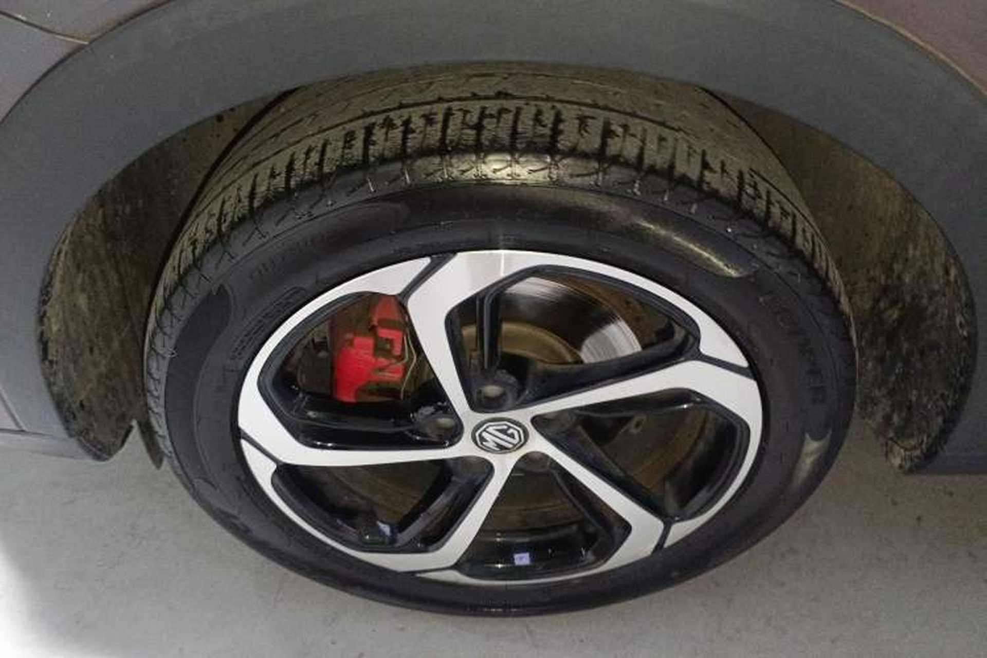 Used MG Pilot 2021 300TGI Automatic Two-Wheel Drive Trophy Deluxe Edition Left Front Wheel Hub