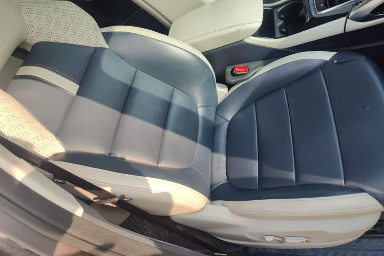 Used MG Pilot 2021 300TGI Automatic Two-Wheel Drive Trophy Prestige Edition Right Front Seat