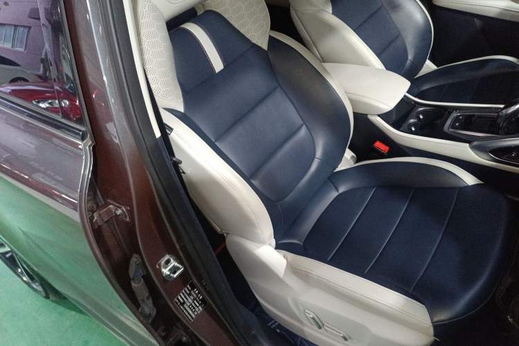 Used MG Pilot 2021 300TGI Automatic Two-Wheel Drive Trophy Deluxe Edition Right Front Seat