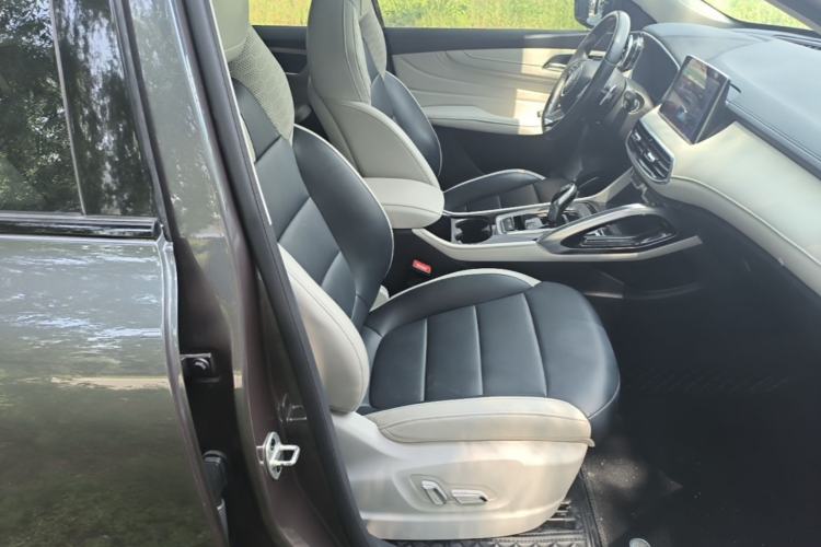 Used MG Pilot 2021 300TGI Automatic Two-Wheel Drive Trophy Deluxe Edition Right Front Seat