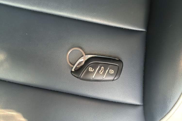 Used MG Pilot 2021 300TGI Automatic Two-Wheel Drive Trophy Deluxe Edition Vehicle Key