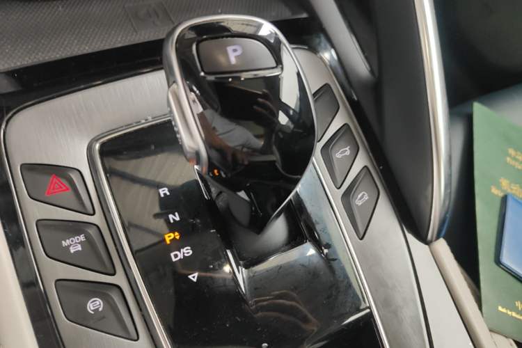 Used MG Pilot 2021 400TGI Automatic Two-Wheel Drive Trophy Flagship Edition Gear Lever