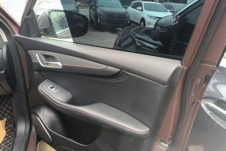 Used MG Pilot 2021 300TGI Automatic Two-Wheel Drive Fuel-Efficient Luxury Edition Interior 5