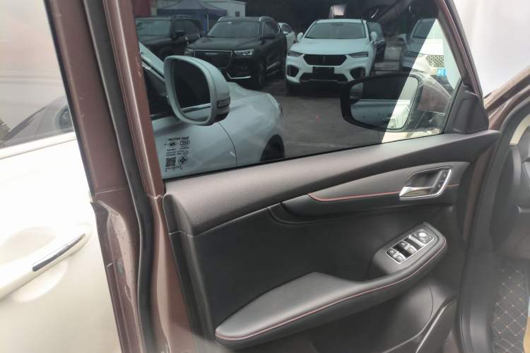 Used MG Pilot 2021 300TGI Automatic Two-Wheel Drive Fuel-Efficient Luxury Edition Interior 7