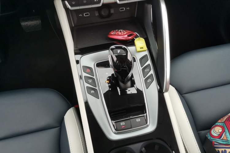 Used MG Pilot 2021 400TGI Automatic Two-Wheel Drive Trophy Flagship Edition Gear Lever
