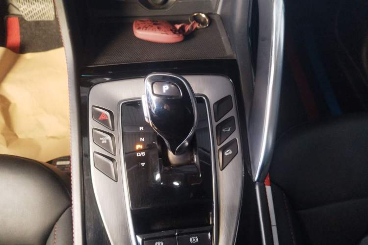 Used MG Pilot 2021 300TGI Automatic Two-Wheel Drive Trophy Deluxe Edition Gear Lever