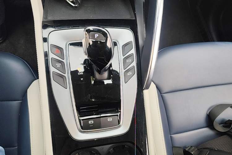 Used MG Pilot 2021 300TGI Automatic Two-Wheel Drive Trophy Prestige Edition Gear Lever