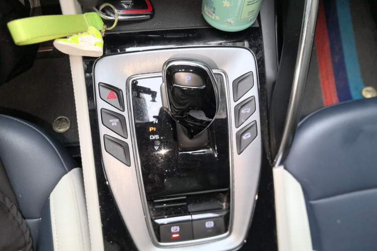 Used MG Pilot 2021 300TGI Automatic Two-Wheel Drive Trophy Deluxe Edition Gear Lever
