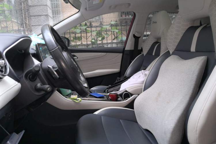 Used MG Pilot 2021 300TGI Automatic Two-Wheel Drive Trophy Deluxe Edition Left Front Seat