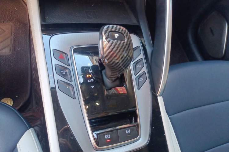 Used MG Pilot 2021 300TGI Automatic Two-Wheel Drive Trophy Prestige Edition Gear Lever