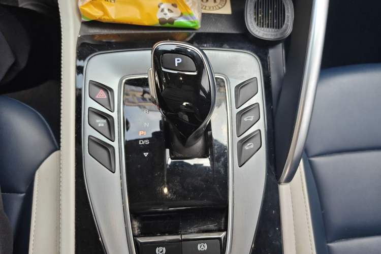 Used MG Pilot 2021 300TGI Automatic Two-Wheel Drive Trophy Deluxe Edition Gear Lever
