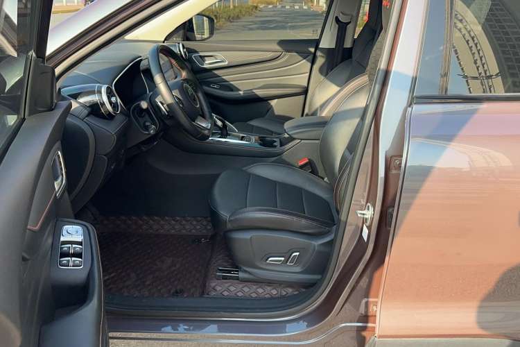 Used MG Pilot 2021 300TGI Automatic Two-Wheel Drive Trophy Deluxe Edition Interior 2