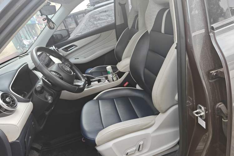 Used MG Pilot 2021 300TGI Automatic Two-Wheel Drive Trophy Deluxe Edition Left Front Seat