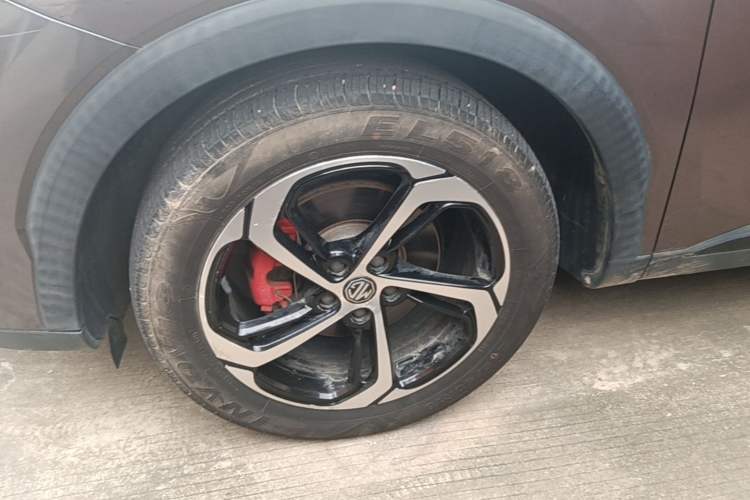 Used MG Pilot 2021 300TGI Automatic Two-Wheel Drive Trophy Deluxe Edition Left Front Wheel Hub