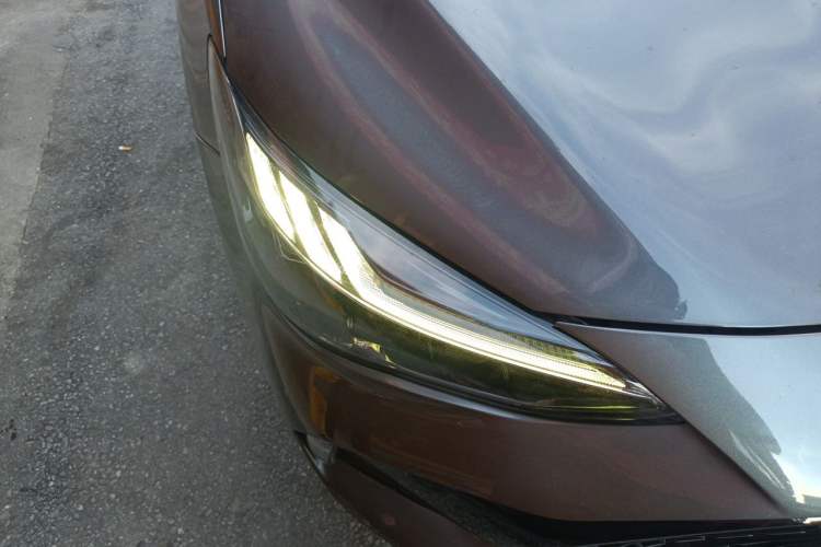 Used MG Pilot 2021 300TGI Automatic Two-Wheel Drive Trophy Prestige Edition Right Front Headlight