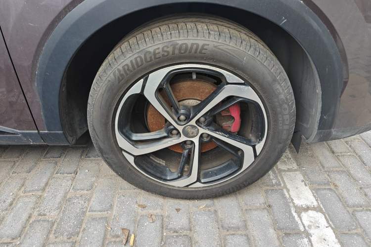 Used MG Pilot 2021 300TGI Automatic Two-Wheel Drive Trophy Deluxe Edition Right Front Wheel Hub