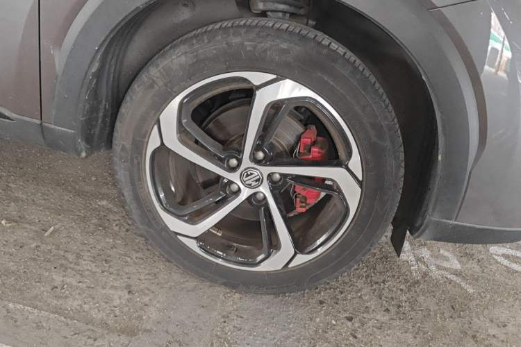 Used MG Pilot 2021 300TGI Automatic Two-Wheel Drive Trophy Deluxe Edition Right Front Wheel Hub