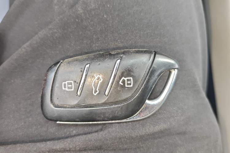 Used MG Pilot 2021 300TGI Automatic Two-Wheel Drive Trophy Deluxe Edition Vehicle Key