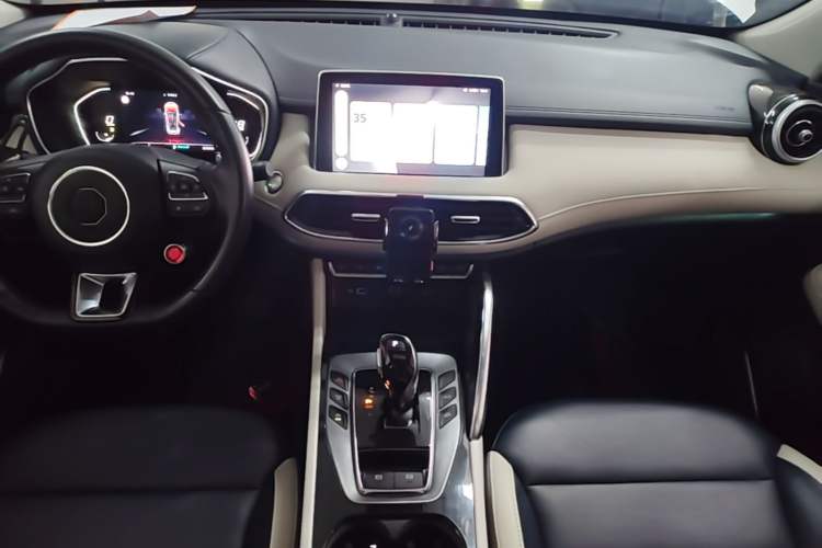 Used MG Pilot 2021 400TGI Automatic Two-Wheel Drive Trophy Flagship Edition Audio And AC Panel