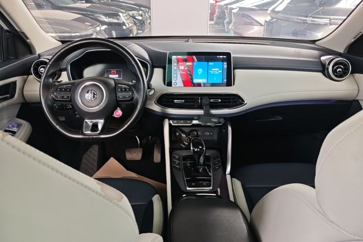 Used MG Pilot 2021 300TGI Automatic Two-Wheel Drive Trophy Deluxe Edition Center Console