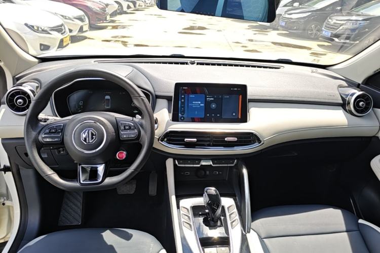 Used MG Pilot 2021 300TGI Automatic Two-Wheel Drive Trophy Deluxe Edition Center Console