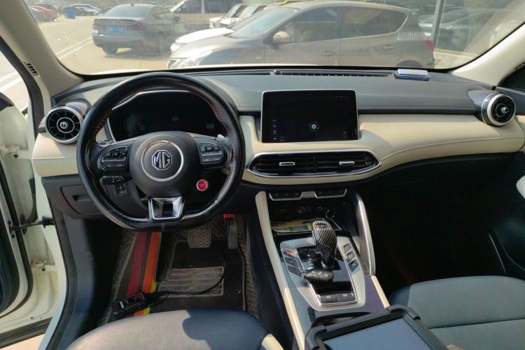 Used MG Pilot 2021 300TGI Automatic Two-Wheel Drive Trophy Deluxe Edition Center Console