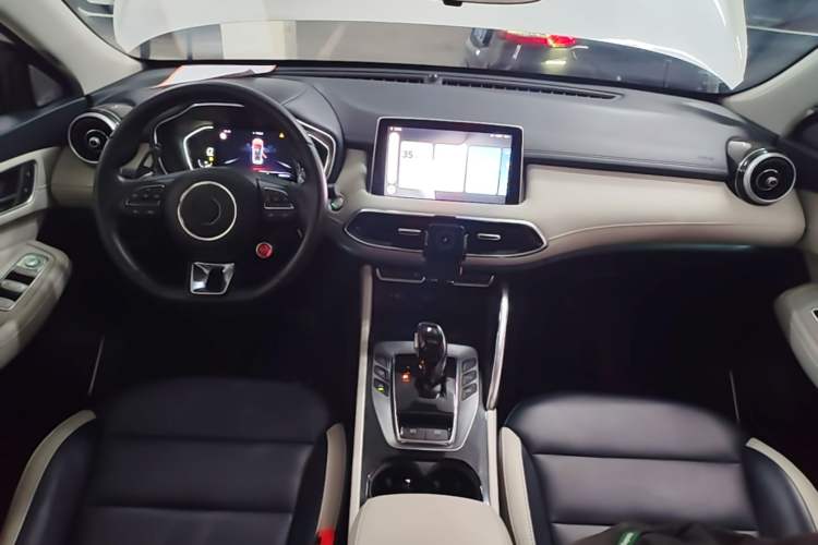 Used MG Pilot 2021 400TGI Automatic Two-Wheel Drive Trophy Flagship Edition Center Console