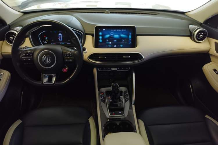 Used MG Pilot 2021 300TGI Automatic Two-Wheel Drive Trophy Prestige Edition Center Console