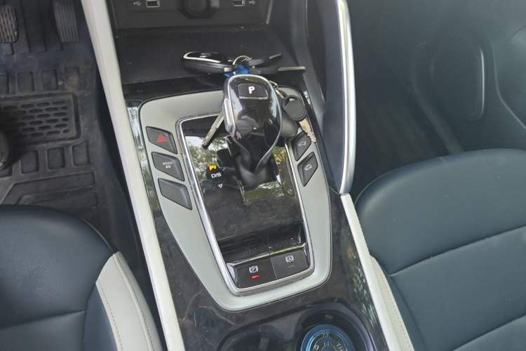 Used MG Pilot 2021 300TGI Automatic Two-Wheel Drive Trophy Deluxe Edition Gear Lever