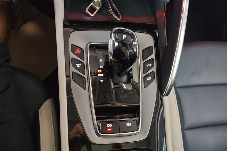 Used MG Pilot 2021 300TGI Automatic Two-Wheel Drive Trophy Deluxe Edition Gear Lever