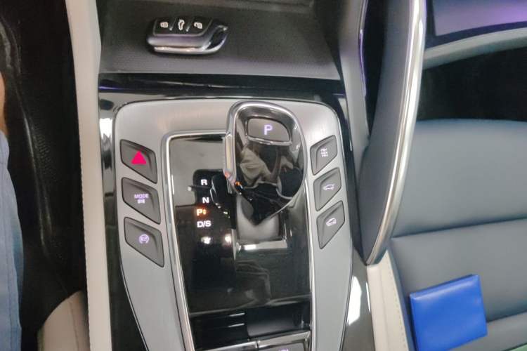 Used MG Pilot 2021 400TGI Automatic All-Wheel Drive Trophy Flagship Edition Gear Lever
