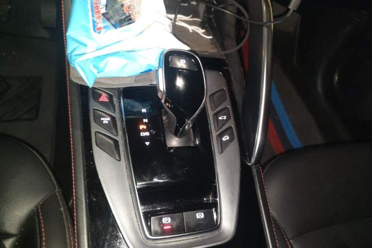 Used MG Pilot 2021 300TGI Automatic Two-Wheel Drive Trophy Deluxe Edition Gear Lever