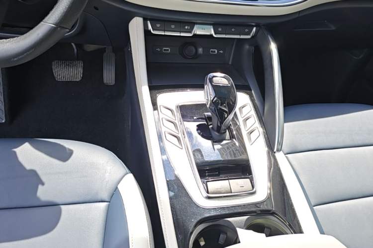 Used MG Pilot 2021 300TGI Automatic Two-Wheel Drive Trophy Deluxe Edition Gear Lever