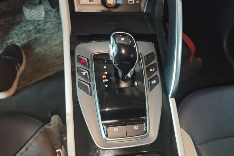 Used MG Pilot 2021 300TGI Automatic Two-Wheel Drive Trophy Prestige Edition Gear Lever