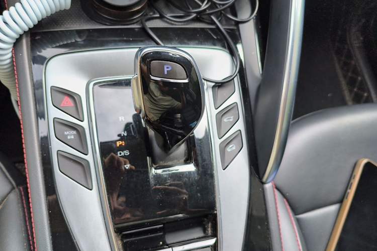 Used MG Pilot 2021 300TGI Automatic Two-Wheel Drive Trophy Deluxe Edition Gear Lever