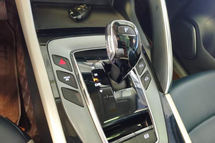 Used MG Pilot 2021 300TGI Automatic Two-Wheel Drive Trophy Prestige Edition Gear Lever