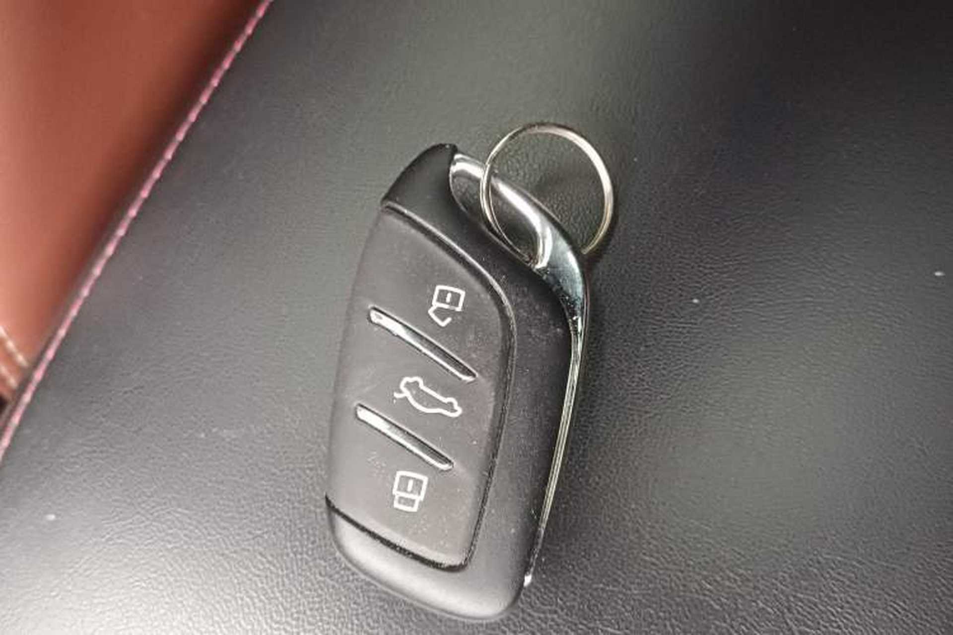 Used MG Pilot 2021 300TGI Automatic Two-Wheel Drive Fuel-Efficient Luxury Edition Interior 1