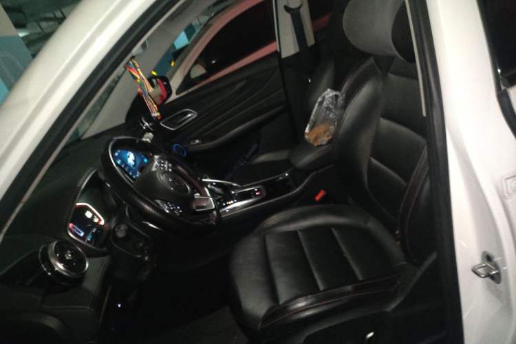 Used MG Pilot 2021 300TGI Automatic Two-Wheel Drive Trophy Deluxe Edition Left Front Seat
