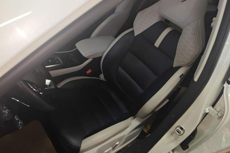 Used MG Pilot 2021 300TGI Automatic Two-Wheel Drive Trophy Prestige Edition Left Front Seat