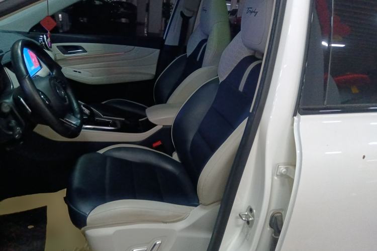 Used MG Pilot 2021 300TGI Automatic Two-Wheel Drive Trophy Prestige Edition Left Front Seat