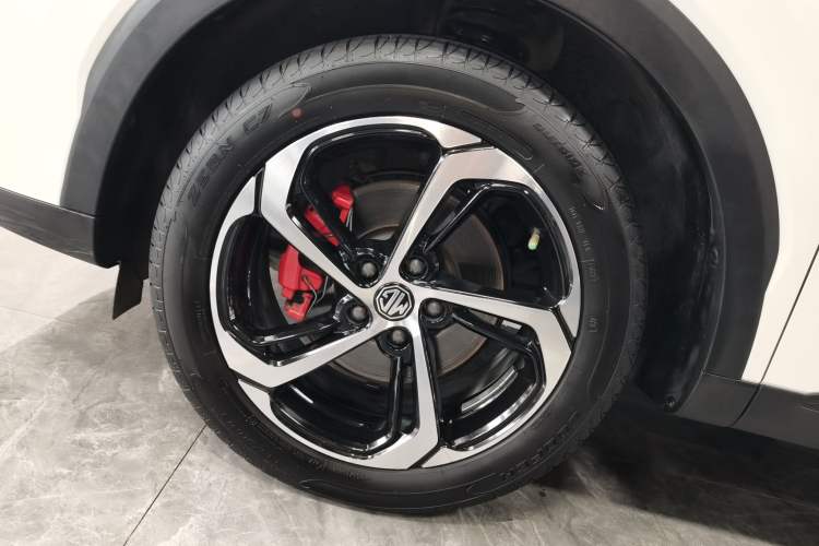 Used MG Pilot 2021 300TGI Automatic Two-Wheel Drive Trophy Deluxe Edition Left Front Wheel Hub